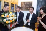The Vietnam National Commission for UNESCO, led by Deputy Minister of Foreign Affairs Nguyen Minh Vu, visits and congratulates the family of composer Hoang Van on the UNESCO recognition of his collection as a World Documentary Heritage. (Photo: VNA)