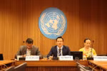 Ambassador Mai Phan Dung, Head of the Permanent Mission of Vietnam to Geneva (C), speaks at the discussion session. (Photo: VNA)