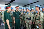 Maj. Gen. Pham Manh Thang, Director of the Vietnam Department of Peacekeeping Operations, encourages and gives instructions to the soldiers before their departure. (Photo: VNA)