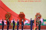 Party General Secretary To Lam confers First-Class Labour Order on Da Nang's Traditional Flag. (Photo: VNA)