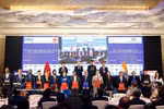 Party General Secretary and State President To Lam and Chief Minister of India's Maharashtra State Devendra Fadnavis witness the exchange of cooperation agreements between the two countries. (Photo: VNA)