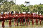 Tourists at The Huc Bridge, a popular spot in in the heart of Hanoi. (Photo: VNA)