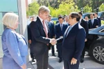 Prime Minister Pham Minh Chinh (R) visits Uppsala University. (Photo: VNA)