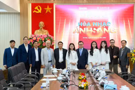 Representatives of the organising board, officials and artists at the programme announcement event. (Photo: VNA)