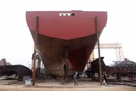 The domestic demand for new ships is projected to reach 16-41 vessels annually. (Photo: VNA)