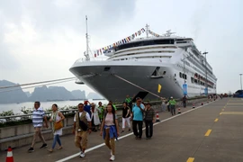 Cruise ship Pacific World brings around 1,700 tourists to Quang Ninh province (Photo: VietnamPlus)