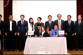 Delegates at the signing ceremony (Photo: VNA)