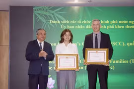 Representatives from international NGOs were honored at the event. (Photo: VNA)