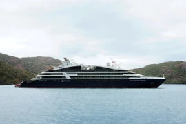 Luxury cruise ship Le Jacques Cartier marks first international arrival in Con Dao in 2026. (Photo: Published by VNA)