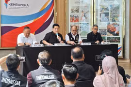 Indonesia's Youth and Sports Minister Erick Thohir (second left) at a press conference in Jakarta, November 21, 2025. (Photo: ANTARA) 