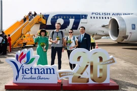 Phu Quoc proudly welcomes Vietnam's 20 millionth international visitor. (Photo: Sun Group)