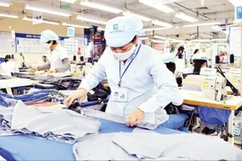 Workers at Garment 10 Corporation produce apparel for export. (Photo: Nhan Dan) 