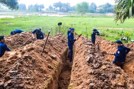 Team K91 under the Dong Thap provincial Military Command search for martyrs’ remains in Cambodia. (Photo: VNA) 