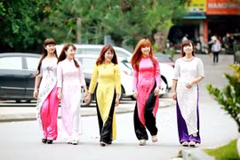 Hanoi Ao Dai Festival 2025 celebrates cultural identity (Photo: baomoi.com)