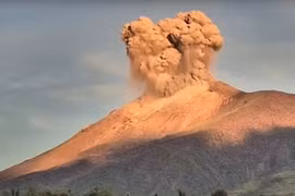 Kanlaon Volcano erupts on early May 13, spewing ash plume into the sky. (Photo: Guardian News) 