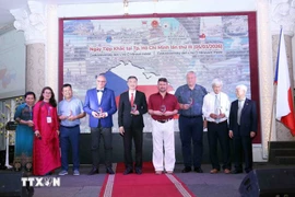 Commemorative medals of the Vietnam–Slovakia Friendship Association presented to Vietnamese Ambassador to the Czech Republic Duong Hoai Nam, Jozef Belicky, Mayor of Sala town in Slovakia’s Nitra region, and individuals contributing to people-to-people diplomacy between Ho Chi Minh City and the people of the Czech Republic and Slovakia. (Photo: VNA) 