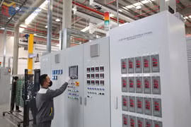 Workers assemble and complete the car seatbelt production line at SAP Vina Co., Ltd., Song Khoai Industrial Park. (Photo: VNA) 