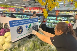 Vegetables with a green tick at a supermarket in Ho Chi Minh City. (Photo: VNA)