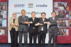 From left: Dr. Zurina Moktar, head of Science, Technology Division, Asean Secretariat, Dr. Mohd Nor Azman Bin Hassan deputy secretary general (Technology Development), Mosti, Chang Lih Kang minister of Science, Technology and Innovation (Mosti), Fabian Bigar, secretary general of the Ministry of Digital, and Norman Matthieu Vanhaecke, group CEO of Cradle. (Photo: digitalnewsasia.com) 