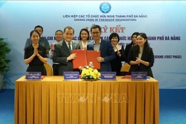Delegates at the signing ceremony (Photo: VNA)