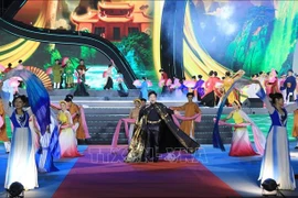 The festival features nearly 1,000 artisans and performers, including popular singers, dancers, and musicians. (Photo: VNA)