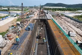 Construction workers are working around the clock at the Phú Quốc light rail project site to keep the project on schedule for trial operations in June 2027. (Photo courtesy of Sun Group) 