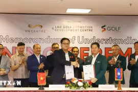 Delegates at the signing ceremony (Photo: VNA)