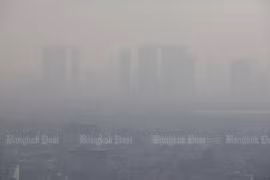 Dust shrouds Bangkok on January 7. (Photo: bangkokpost.com) 