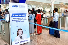 Passengers use a facial recognition check-in system at Terminal 3 of Tan Son Nhat International Airport in Ho Chi Minh City on September 16. (Photo: tuoitre.vn)