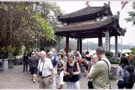 Tourists at Ngoc Son temple (Photo: VNA)