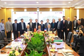 Delegates at the working session in Hanoi on May 27 (Photo: VNA)