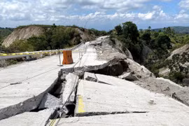 A damaged road is seen following the earthquake near General Santos City, the Philippines, on June 9, 2026. (Photo: Xinhua/VNA) 