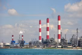 Singapore's Pulau Seraya Power Station on Jurong Island. Keppel, PacificLight Power and YTL PowerSeraya will study two pathways of capturing carbon in the power sector to remove carbon emissions. (Photo: straitstimes.com) 