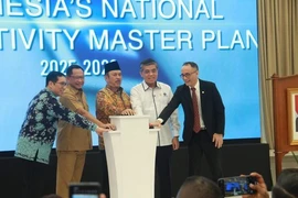 Formal joint launching moment of Indonesia's National Productivity Master Plan (MPPN) 2025–2029 by Vice Minister Febrian Alphyanto Ruddyard (left), Minister Tito Karnavian (second from left), Minister Pambudy (centre), Minister Yassierli (second from right), and APO Secretary-General Dr. Indra (right). (Photo: bernama.com) 