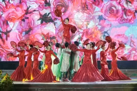 Artists at the opening ceremony of Sa Dec 2025 Spring Flower Festival (Photo: VNA)