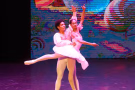 A ballet performance at Ho Guom Theatre on June 26 (Photo: VNA) 
