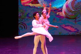 A ballet performance at Ho Guom Theatre on June 26 (Photo: VNA) 