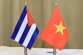 The flags of Vietnam and Cuba (Photo: VNA)