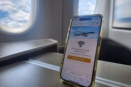 Vietnam Airlines rolls out in-flight internet on international routes. (Photo: VNA)