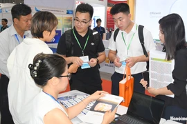 Visitors at the exhibitions (Photo: VNA)