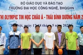 All the six Vietnamese students (centre) won medals at the 2025 Asia-Pacific Informatics Olympiad. (Photo: Ministry of Education and Training)