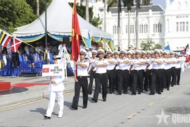 Vietnam navy showcases solidarity at the friendship parade in Malaysia. (Photo: Quan Doi Nhan Dan)