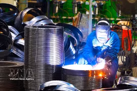 Production at Viet Hai High-Tech Structure Production Company Limited in Vung Ang Economic Zone. Ha Tinh province aims to develop Vung Ang Economic Zone into a regional centre for industry, energy, seaports and logistics (Photo: VNA) 