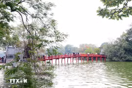 The Huc Bridge spanning Hoan Kiem Lake, an icon of Hanoi (Photo: VNA)