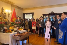 Representatives of OVs in Canada at the event (Photo: VNA)