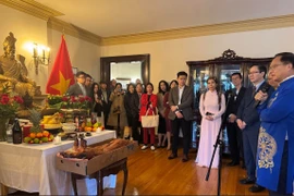 Representatives of OVs in Canada at the event (Photo: VNA)