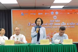 The organising committee answers reporters’ questions at the press briefing. (Photo: nhandan.vn) 