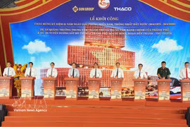 The groundbreaking ceremony for the Ho Chi Minh City Central Square and Administrative Centre project, and Metro Line No.2 (Ben Thanh – Thu Thiem section) on April 29. (Photo: VNA) 