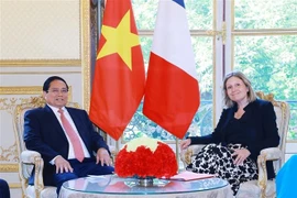 Prime Minister Pham Minh Chinh (L) and President of the French National Assembly Yaël Braun-Pivet in Paris on June 10. (Photo: VNA)