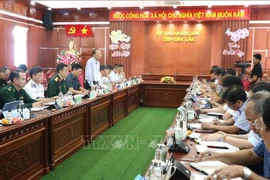 The meeting between Dak Lak authorities and a delegation from the Ministry of Agriculture and Environment on February 27 (Photo: VNA)